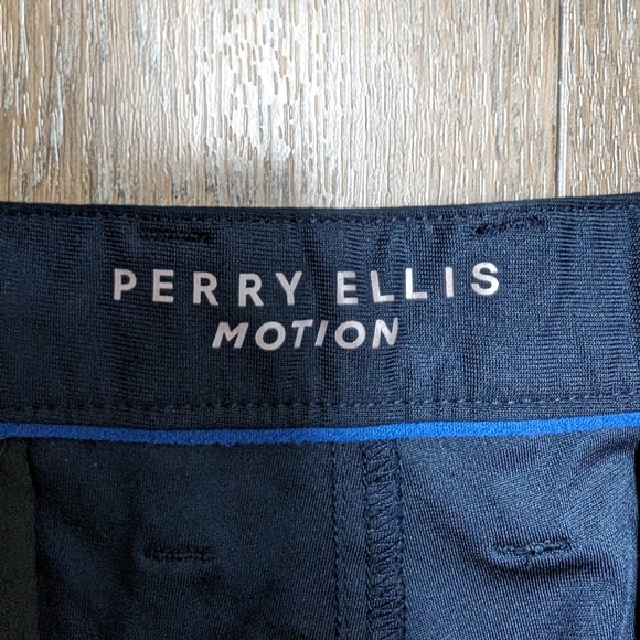 Men's Perry Ellis Stretch Solid Tech Shorts, Navy, Size 36 - Picture 3 of 4